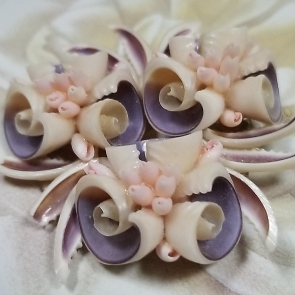 Vintage Mid Century Silvertone Shell Brooch Pin - Picture 11 of 11